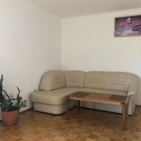 A Private Room In A Shared Apartment Wien Exterior foto