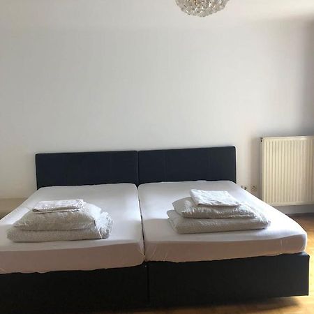 A Private Room In A Shared Apartment Wien Exterior foto