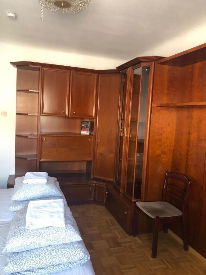 A Private Room In A Shared Apartment Wien Exterior foto